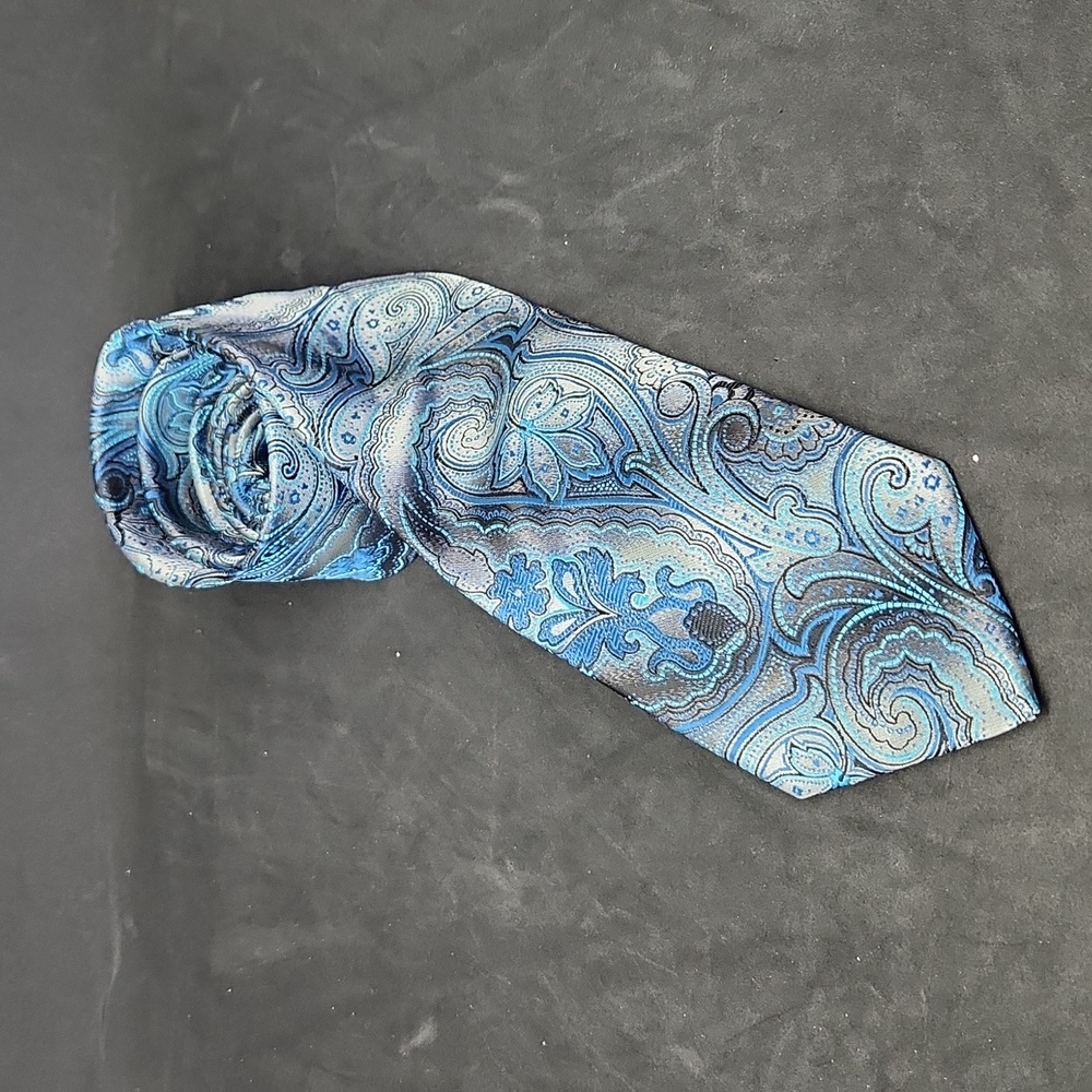 Ivy crew paisley polyester tie